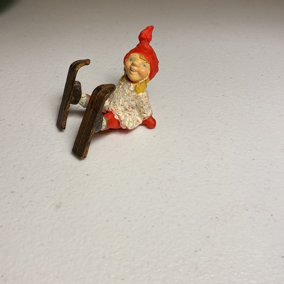 🎄🎄🎄Candy Design Norway Girl with Skis Figurine - Picture 2 of 4